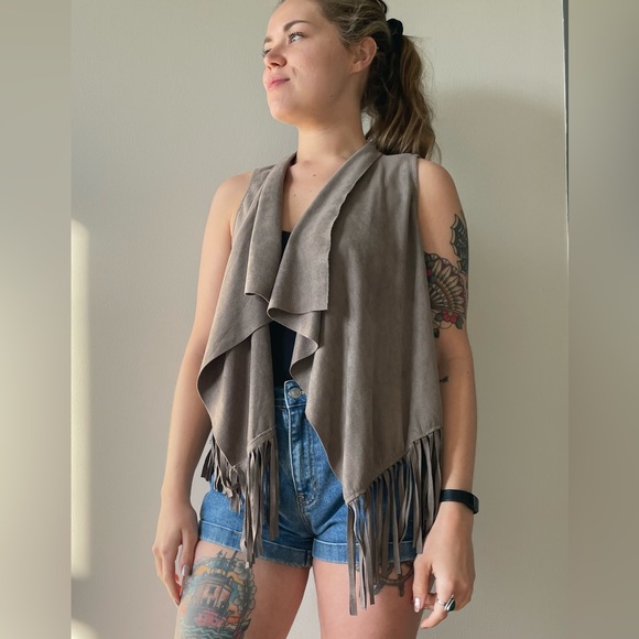 Fringe Vest - Picture 1 of 3
